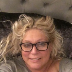Sharon is looking for singles for a date