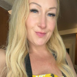 Lucywillike is looking for singles for a date