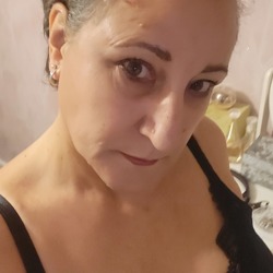 Lynda is looking for singles for a date